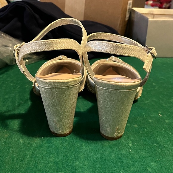 Heels - Picture 6 of 6